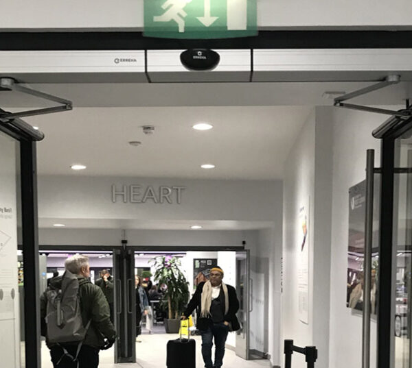 Motores para Puertas de Acceso Peatonal en Comunidades